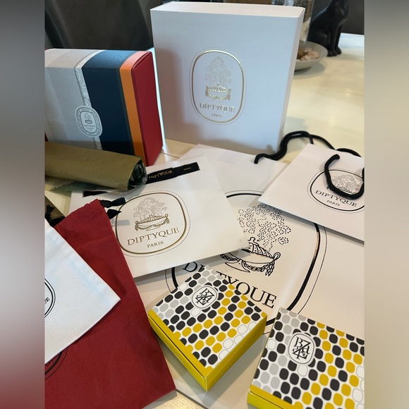 Diptyque Paris assorted gift box, cloth bags, ribbons - Picture 11 of 13